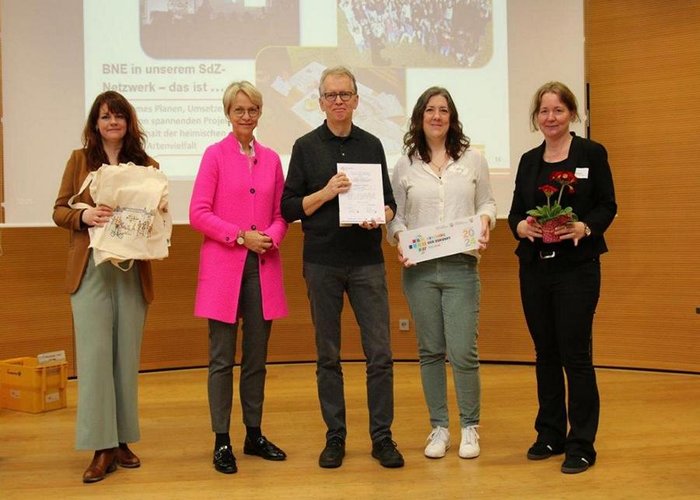 Auszeichnung Netzwerk der Zukunft durch Schulministerin Feller