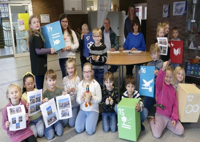 Unterschrift Kooperation Bildungspartner NRW mit der Lindenschule Rees